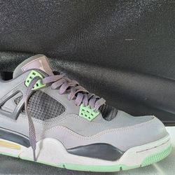 Jordan Retro 4 Green Glow Size 11 Basketball
