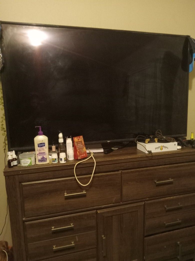 76 Inch LG Flat Screen Tv