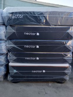 Nectar Mattress.     Nectar Premier Queen Size  - 13" Memory Foam Mattress