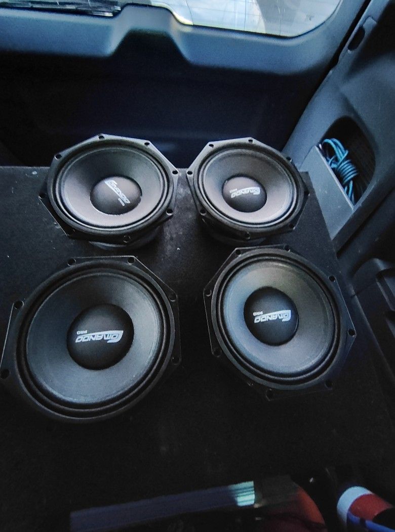 4-comando 8" 1500watt