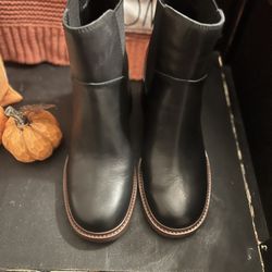 Crown Vintage Boots