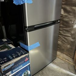 Mini Fridge 