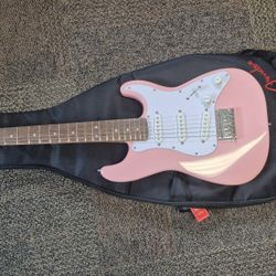 Squier by Fender Mini Stratocaster Electric Guitar Shell Pink