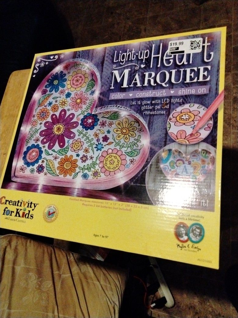 Light-Up Heart Marquee Kits
