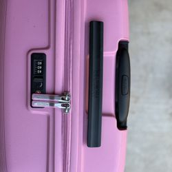 American Tourister Pink Hard Shell Spinner Suitcase – Great Condition