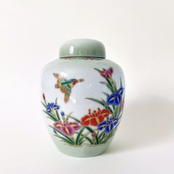 Vintage small iris flower bird vase,Ginger jar with gold trim & lid, MCI,Japan
