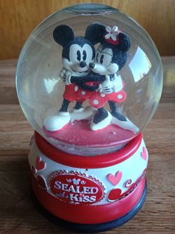 Disney Mickey & Minnie Mouse Musical  Snow Globe