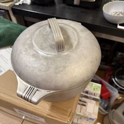 Wagner Magnalite 4.5 Qt Round Dutch Oven with Lid