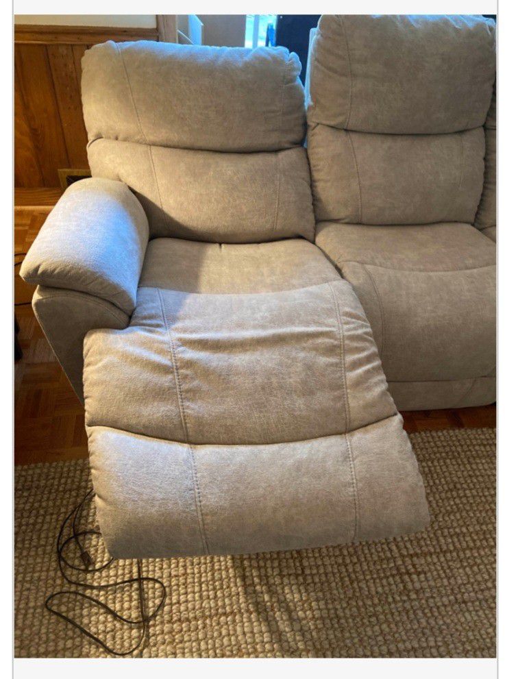 LA-Z-BOY Sofa With Chaise Lounge - Electric
