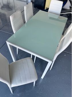 6 person Dinning room table