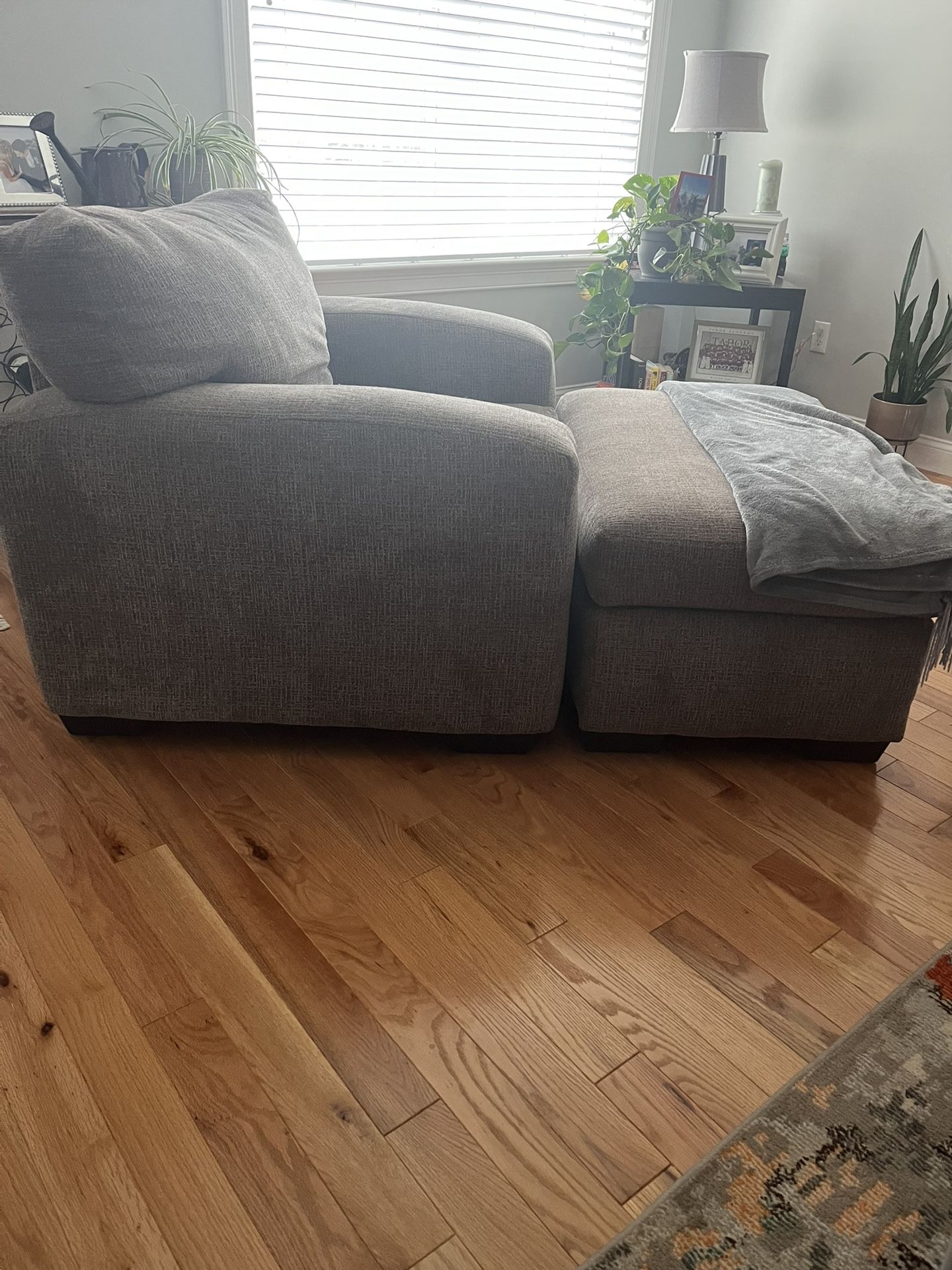 Large Chair With Ottoman