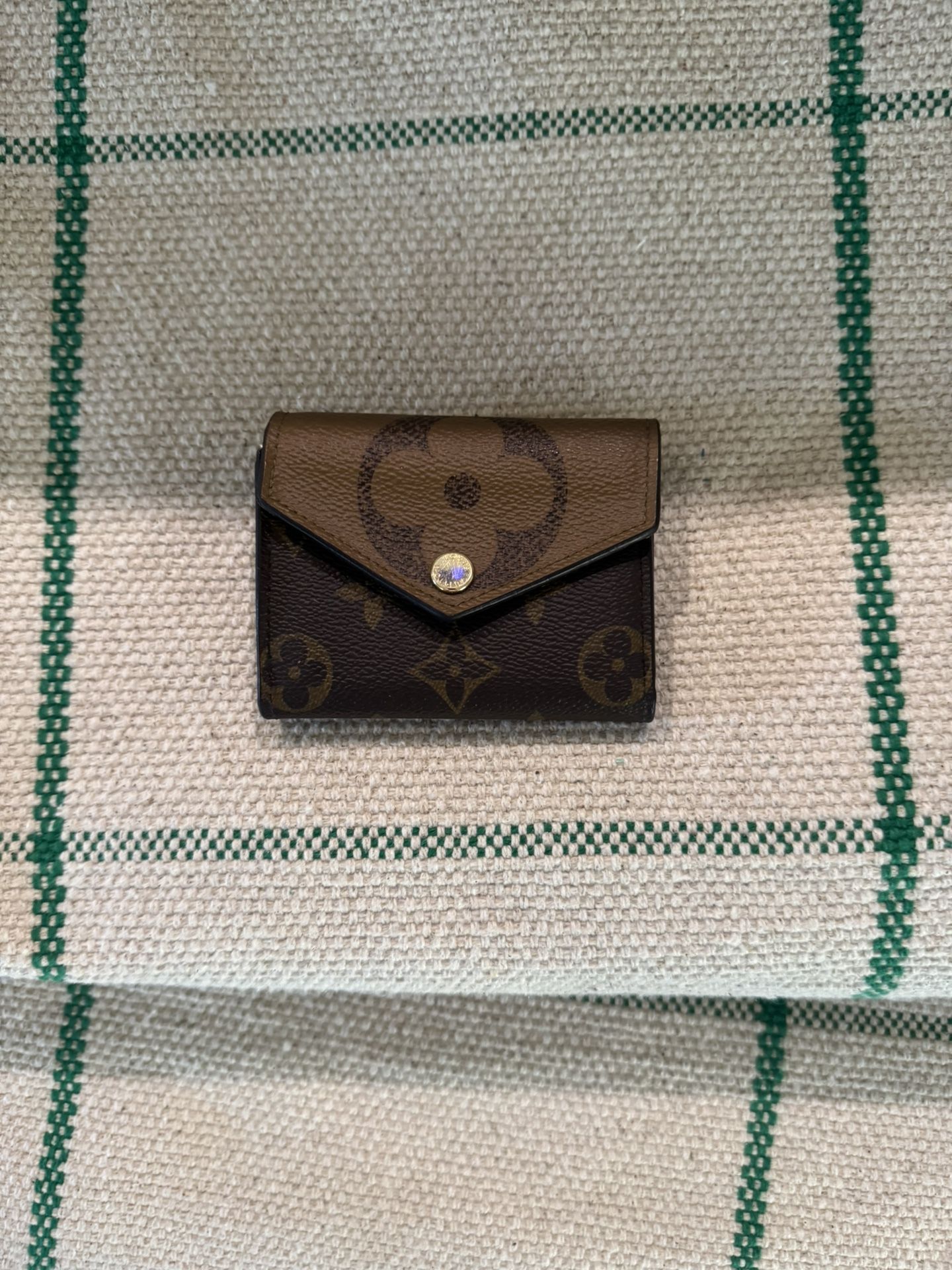 Authentic Louis Vuitton Zoe Wallet