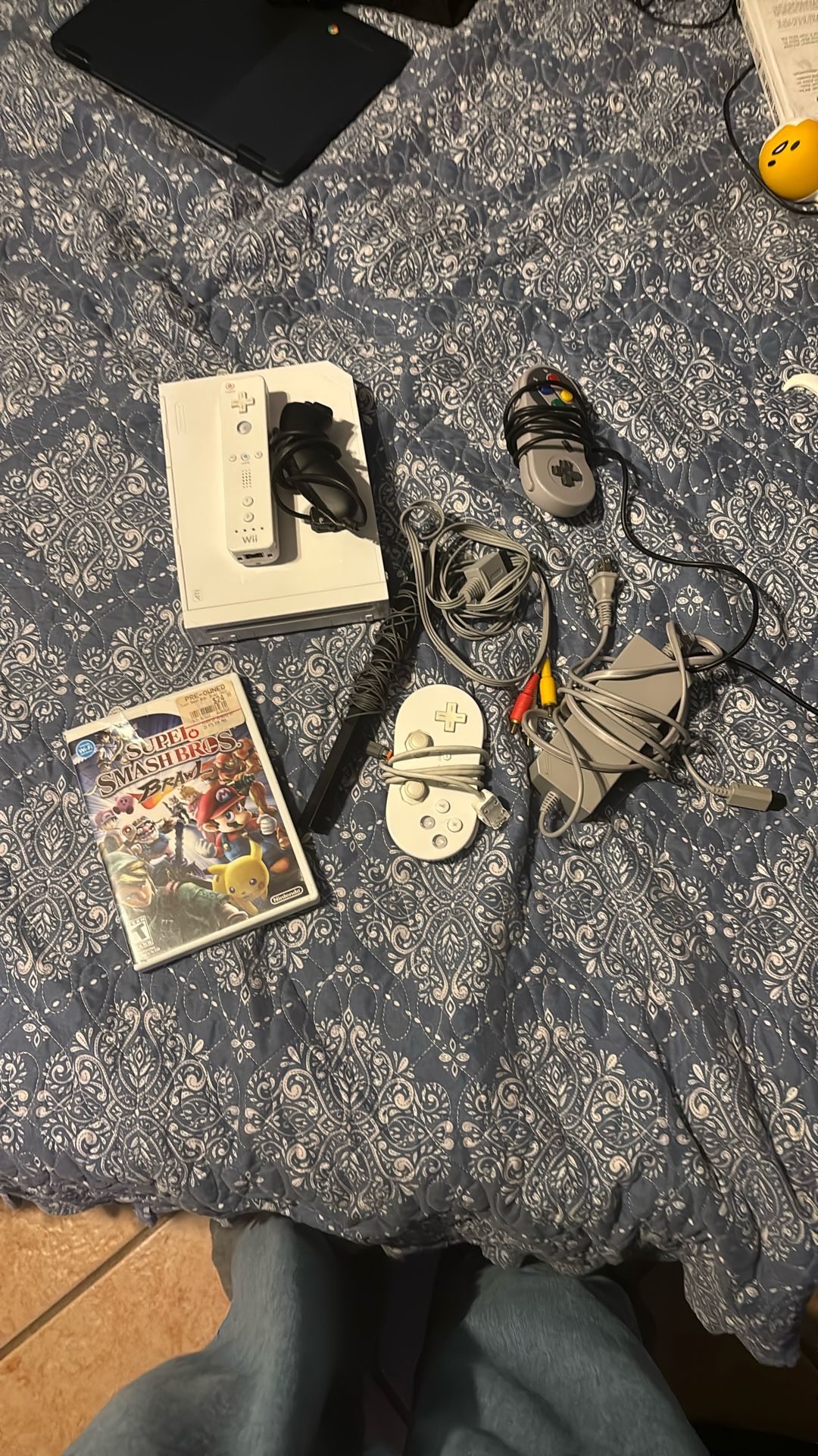 Nintendo Wii + Super Smash Bros. Brawl