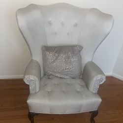 2 Beautiful Sitting Room Chairs 