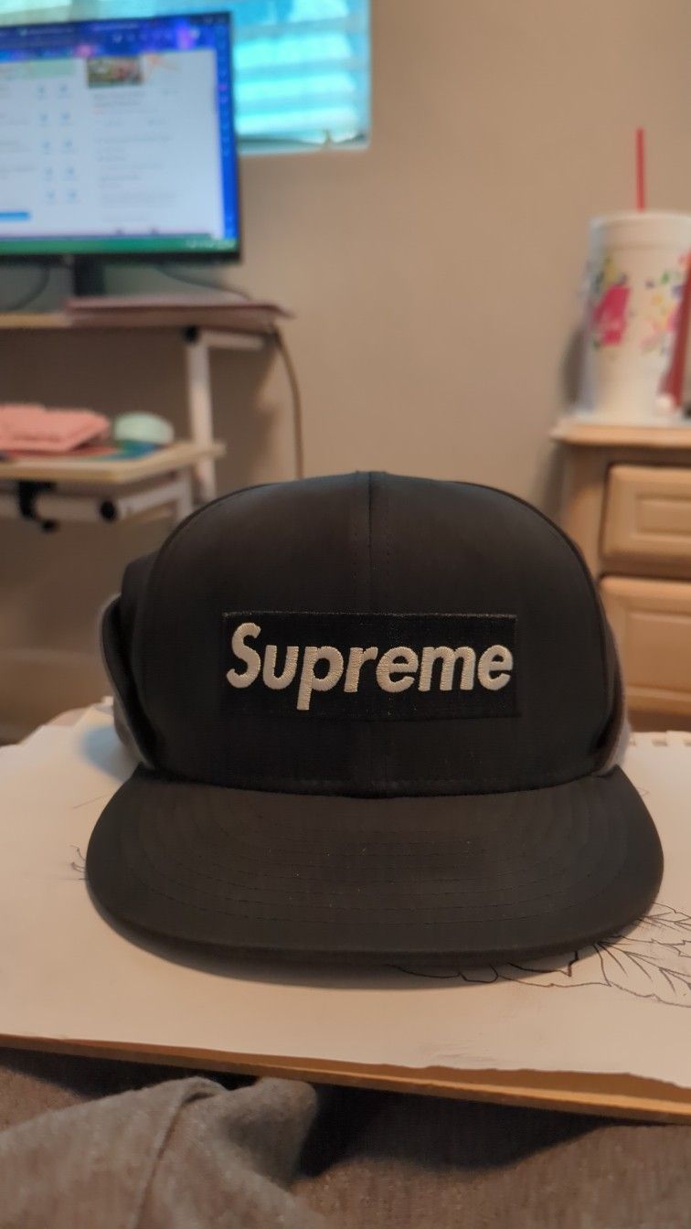 SUPREME New Era Hat With Wind Stopper