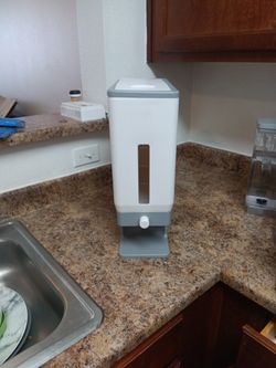 
Dry Food / Cereal Dispenser – Large Capacity