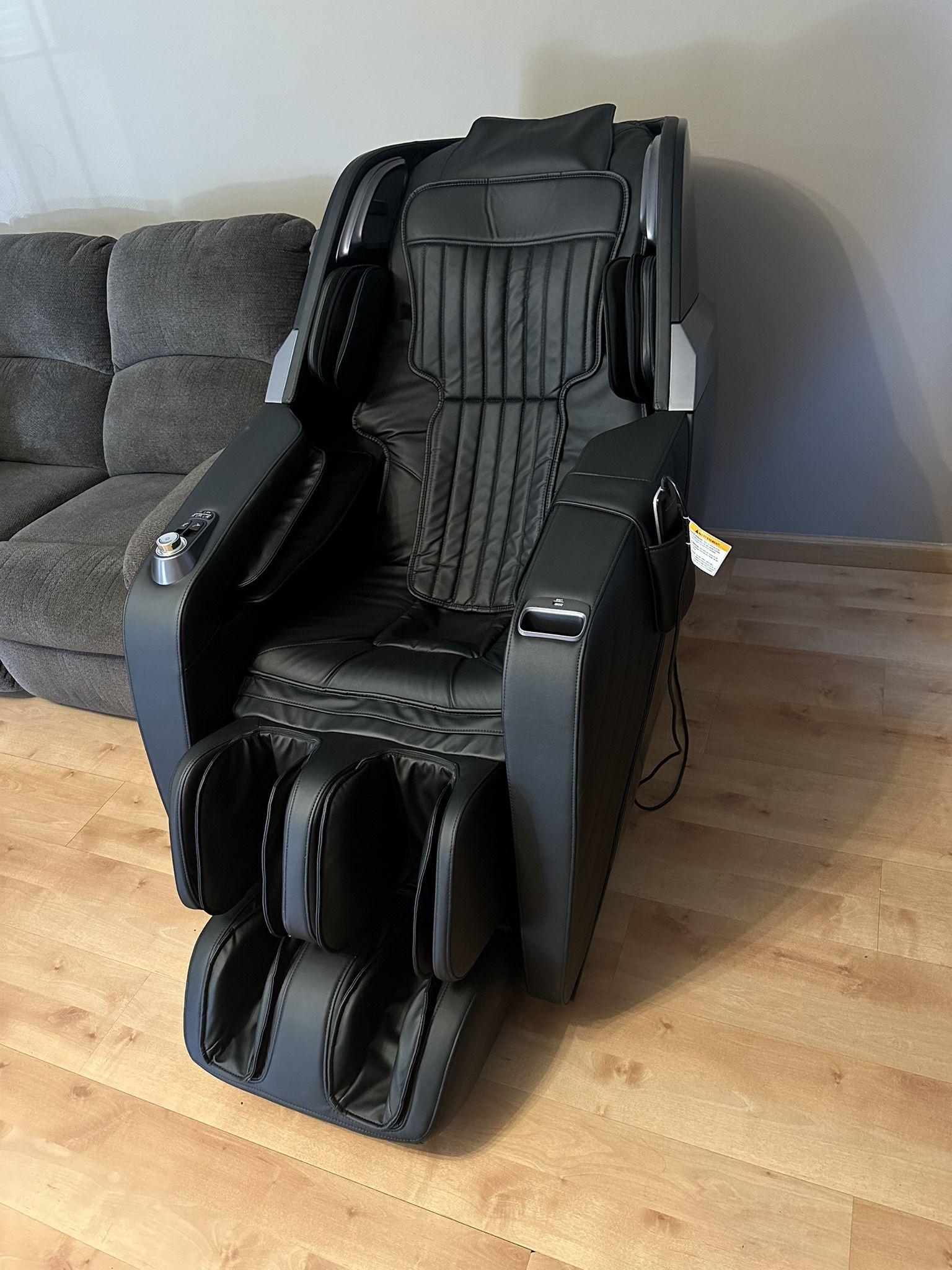 Insignia - 3D Zero Gravity Full Body Massage Chair