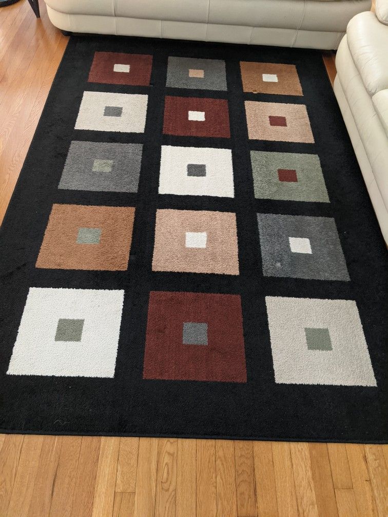 Area Rug (94 x 63)

Excellent condition.
Pickup only in Mayfield Heights. Thanks.