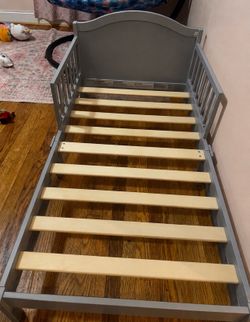 Toddler bed