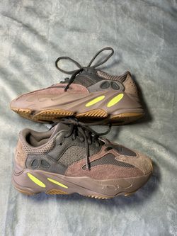 yeezy 700 mauve
