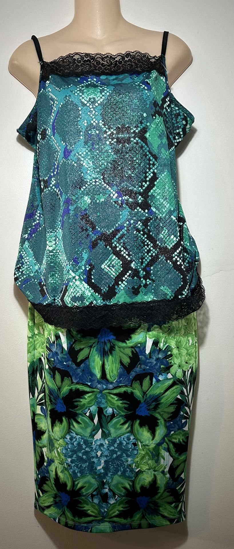 Women's summer suit - top and skirt. Size L. $45.