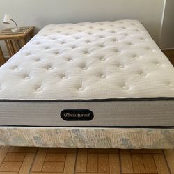 Queen Bed With Medium Soft Mattress