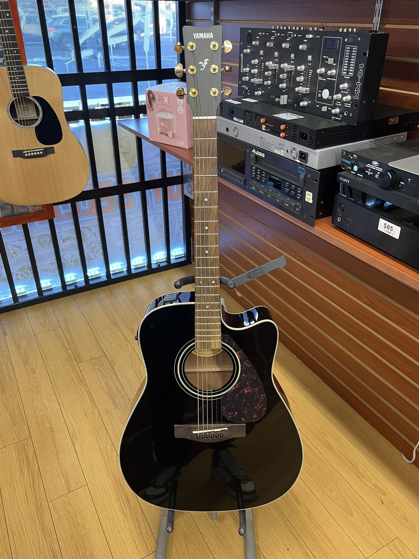 Yamaha FX370C acoustic-electric guitar