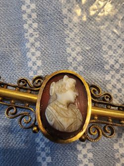 Victorian era goldtone brooch pin