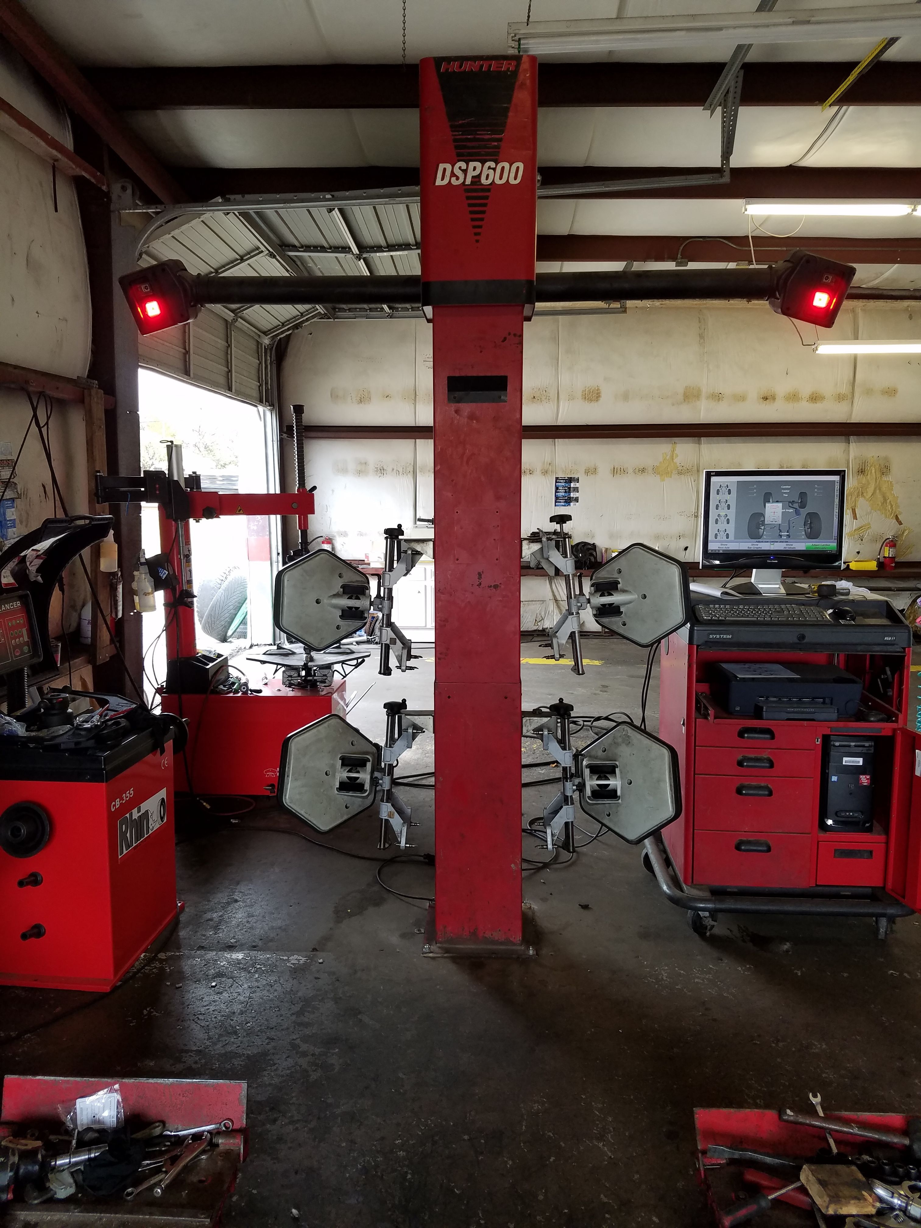 Hunter R811 Alignment Machine & Alignment Lift for Sale in Houston, TX ...