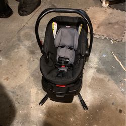 Black Britax  Infant Car Seat For Sale