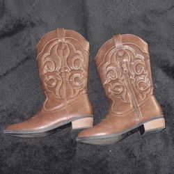 Boots size 4