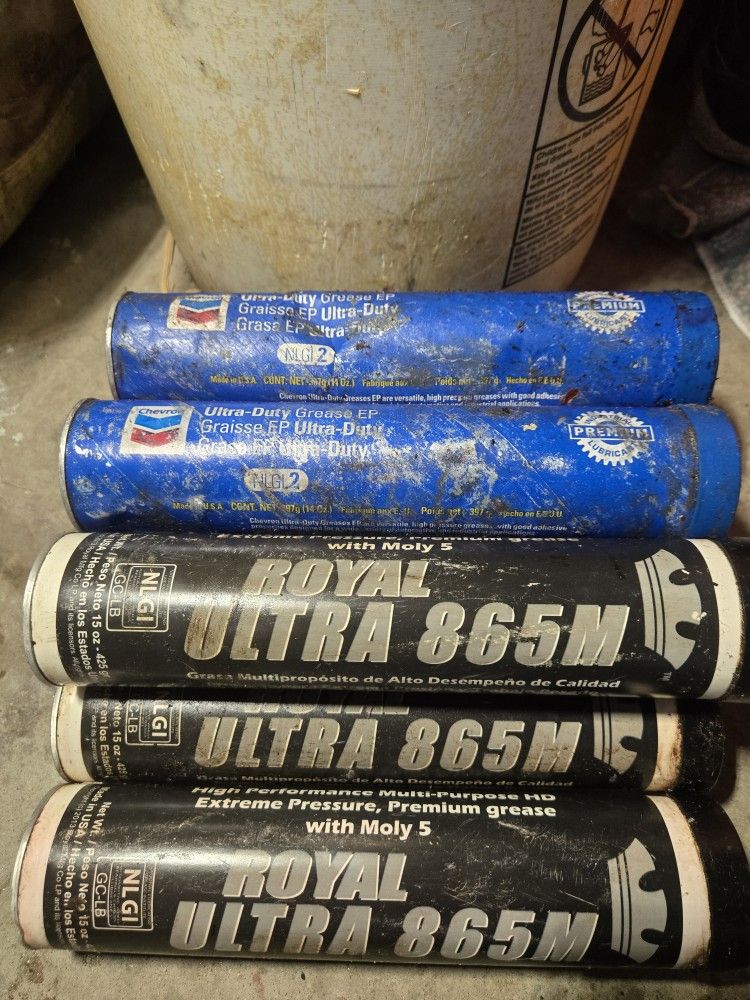 15 Royal Ultra 865M and 9 Chevron Ultra Duty Grease