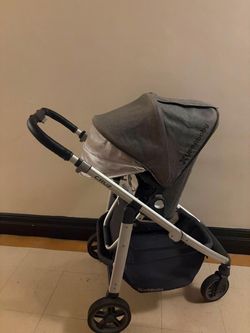 UPPAbaby Vista V2 stroller in excellent used condition. Excellent condition, fully functional. Used for 30 days.