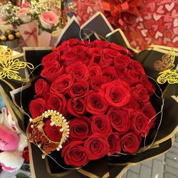 Natural Floral Arrangements for Graduations and for this Mother's Day for any occasion reserve yours