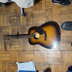 Yamaha Guitar F335