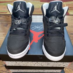 Size 5Y - Jordan 5 Retro Mid Oreo