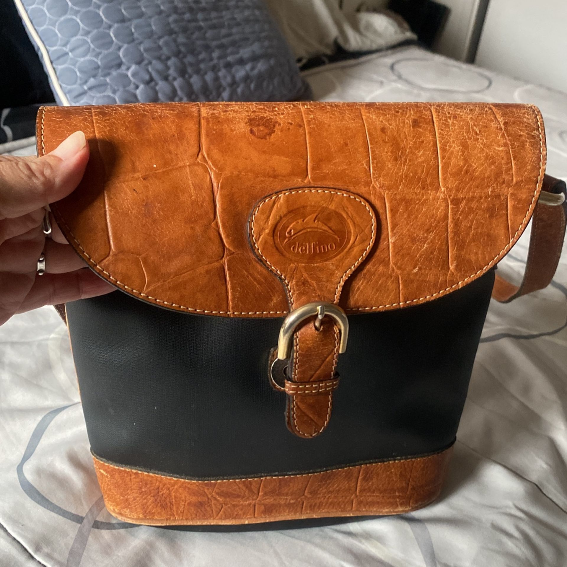 Delfino Crossbody