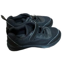 Generic Black Sneakers Big kids 4.5-5 Unisex (USED)