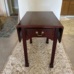 Cherrywood Dropleaf End Table / Side Table 