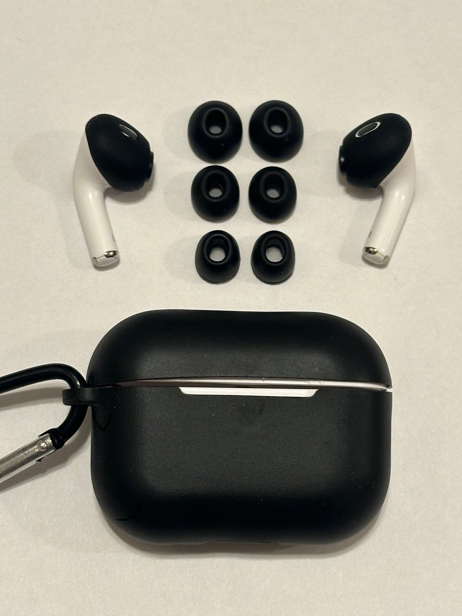 Black AirPods Pro Generation 1 / 2 / 3 Covers , Case And Replacement Tips Set Of 6 ( S + M + L )