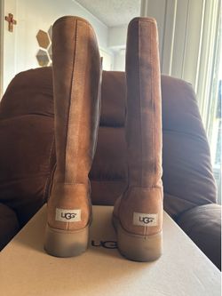 Women’s Uggs size 9