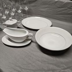 Vintage Royal M "Fairfield" pattern Dinnerware Set – 8 Person + Extras