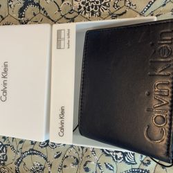 Men’s Dark Blue Leather Bi Fold Wallet W/ Embossed Brand, Tons Of Storage