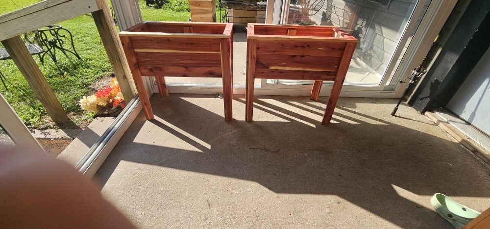 Premium Eastern Red Cedar Planters