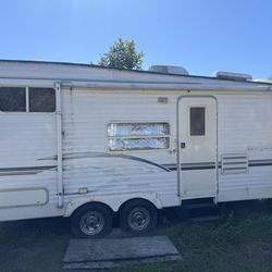 Keystone tailgator toy hauler