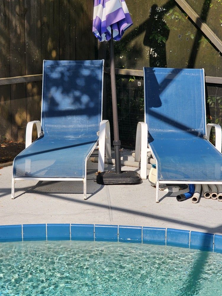 Pool Lounge Chairs 