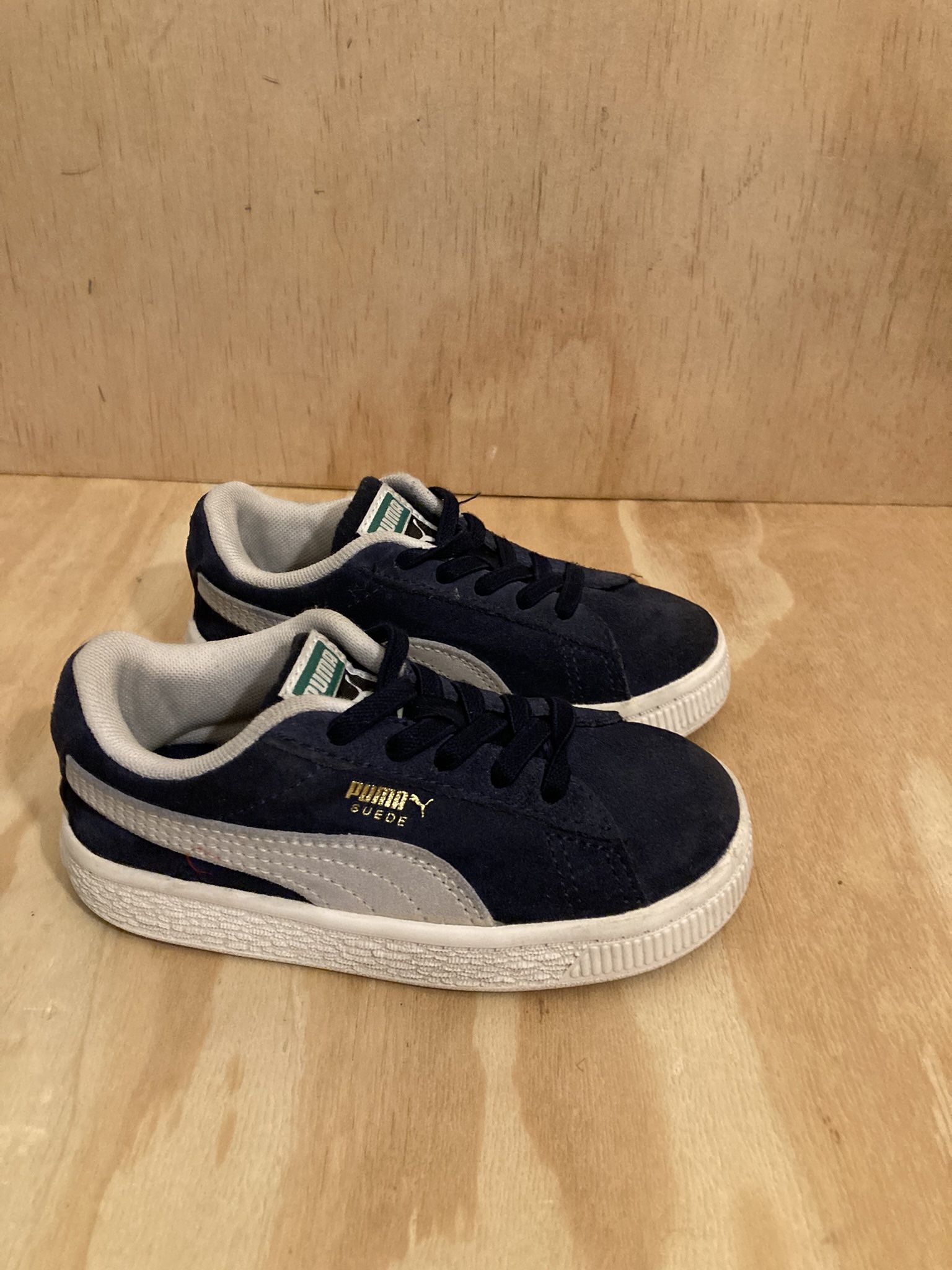 Puma Suede Classic Navy And Off White Sneakers Size 8C