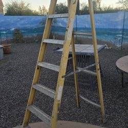 8 Ft Fiberglass Ladder 