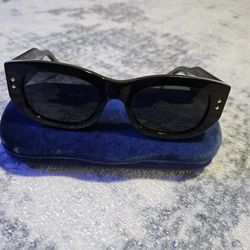 Gucci women's sunglasses - black