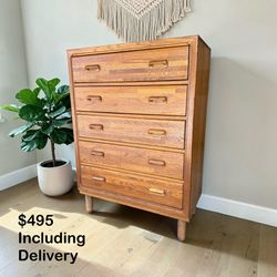 Vintage Mid-Century Modern Oak 5 Drawer Dresser – Free Delivery 🚚